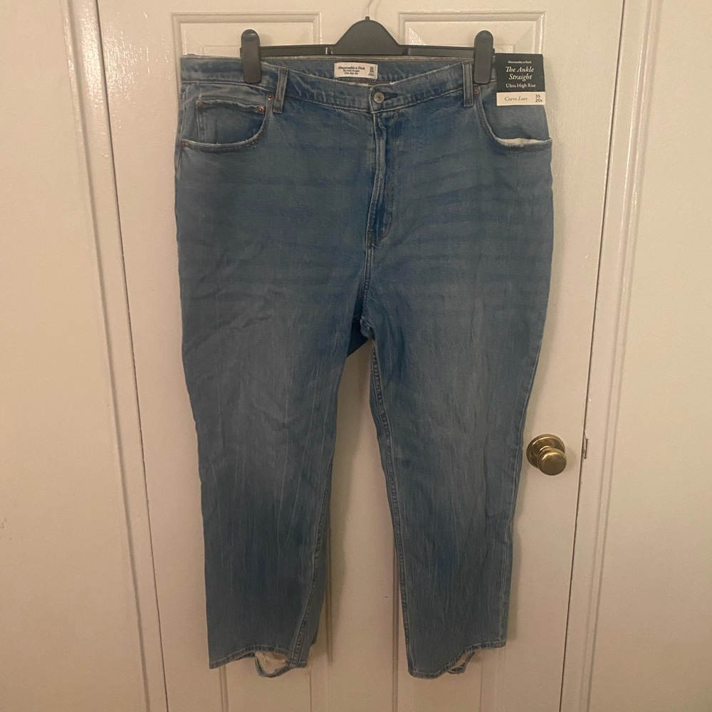 Abercrombie Curve Love Ankle Straight Jeans